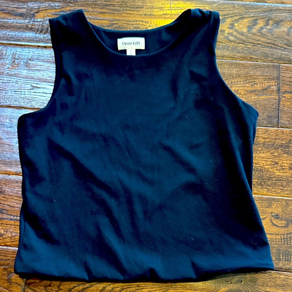 Smooth edit crewneck tank L